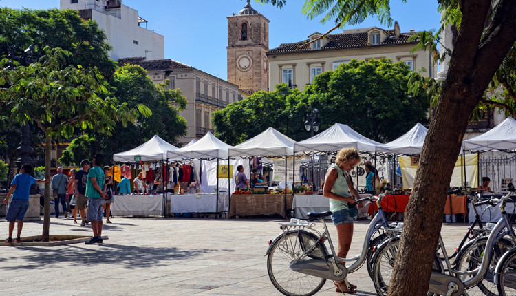8 great Costa del Sol street markets