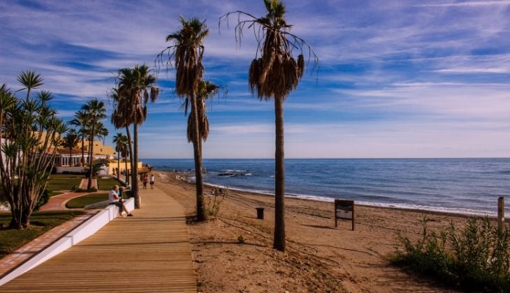 Playa de Mijas with blue flag to visit