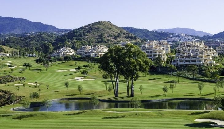 Jugar al golf en Málaga