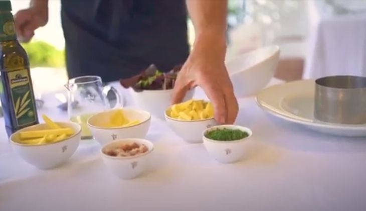 manger une salade de mangue verte à Nerja