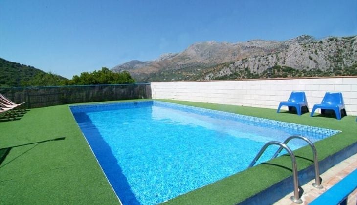 country house with young children in Benáojan, Málaga