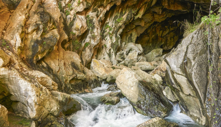 Höhlen in der Costa del Sol