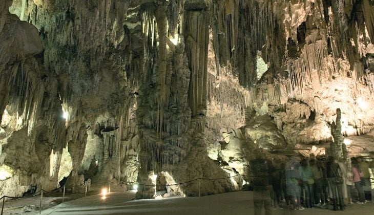 Excursion culturelle originale pour enfants grotte de Nerja
