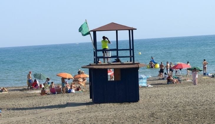  was bedeuten die Fahnen am Strand