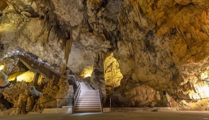 Cueva de Nerja, planes en Málaga con niños