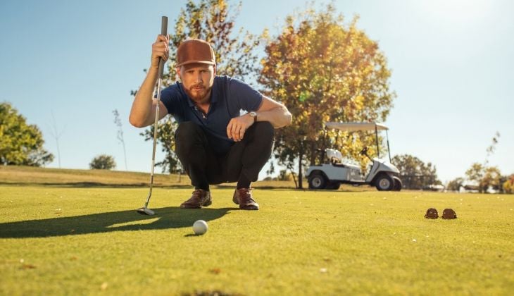 wie spielt man den putter beim golf