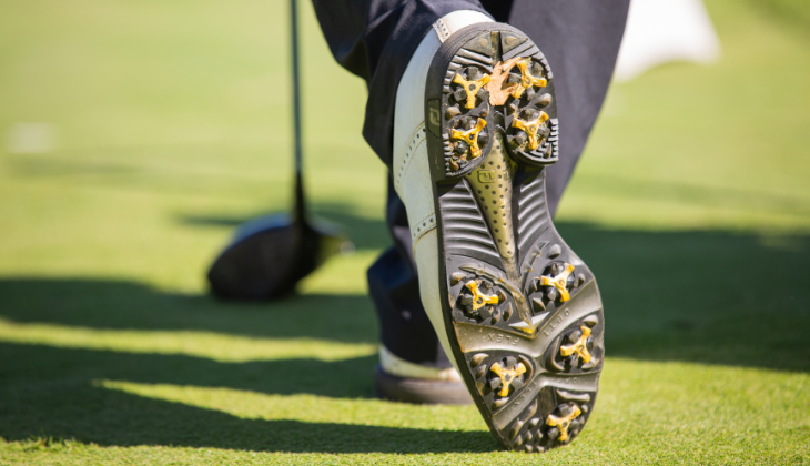 Les chaussures de golf : l'accessoire discret d'une importance essentielle