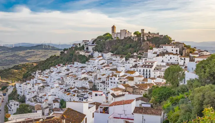 Visiter Casares: un village de montagne de la côtes