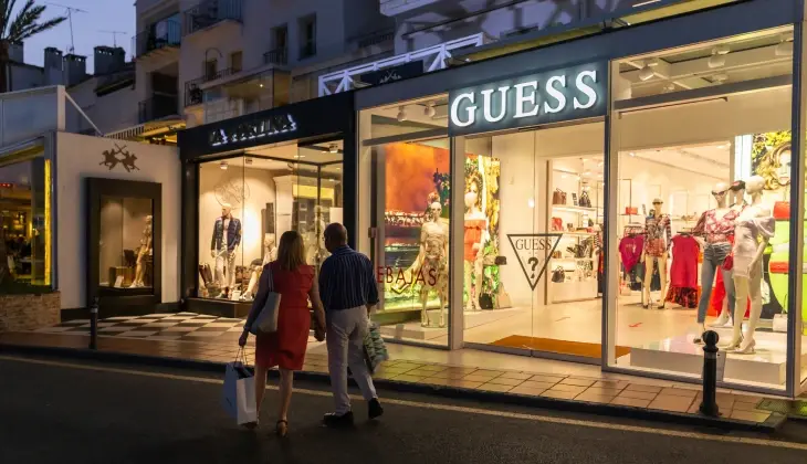 Tiendas de Puerto Banús: compras con vistas al mar